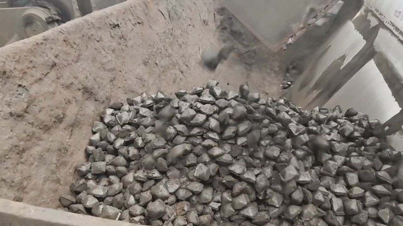 钢铁厂污泥压块线频出故障？3499拉斯维加斯线路现场破局：从经验式出产到数据化管控的转型实录