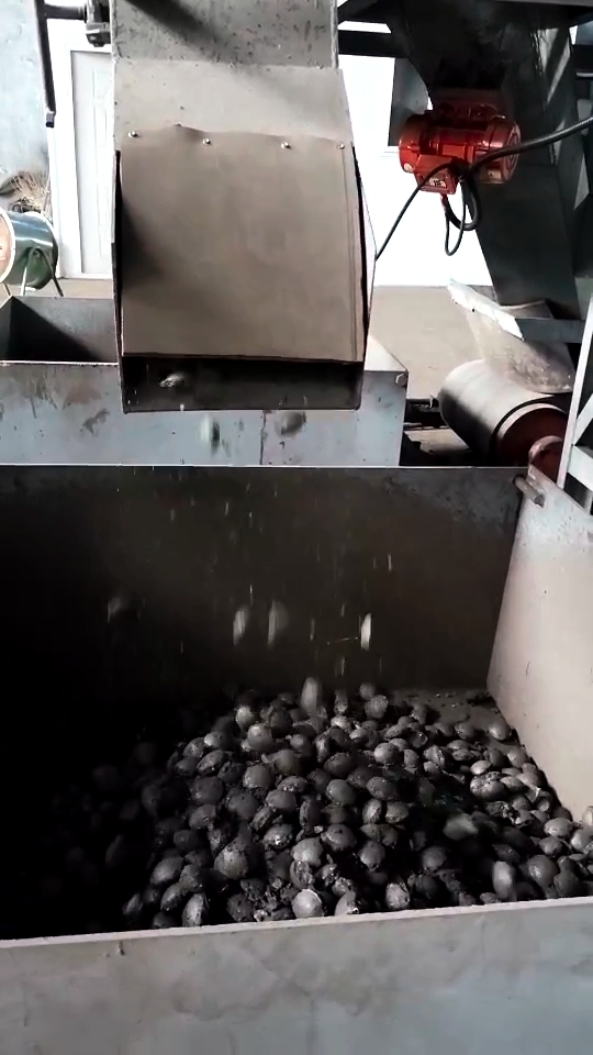 若何用粘合剂降低球团返矿率？